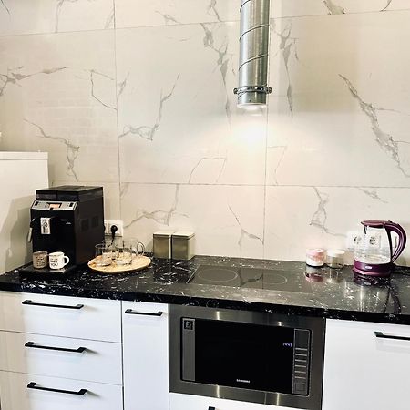 Modern Apartments With A Coffee Machine In The City Center, A View Of The City Rivne Exterior photo